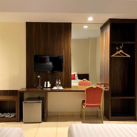 Ameera Hotel Пеканбару Екстер'єр фото
